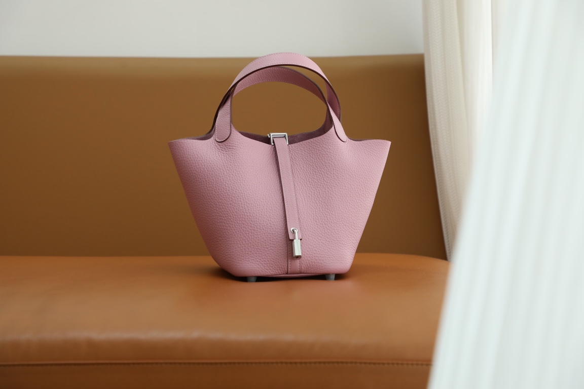 Pre-Owned Hermes Picotin Lock 18 Bag - Light Purple, Timeless Design with Palladium Hardware