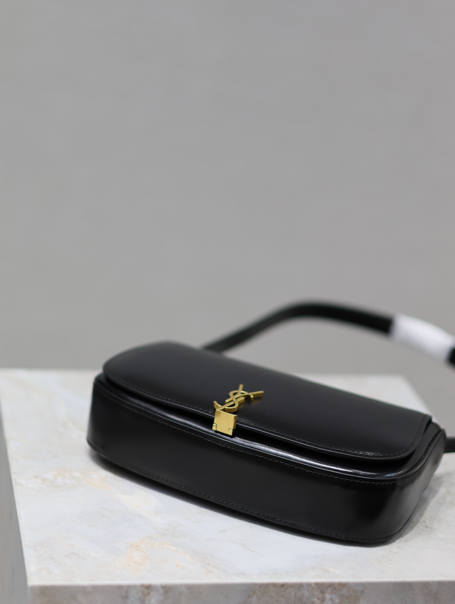 Pre-Owned YSL Crescent Black Leather Bag - Gold Hardware, Magnetic Closure