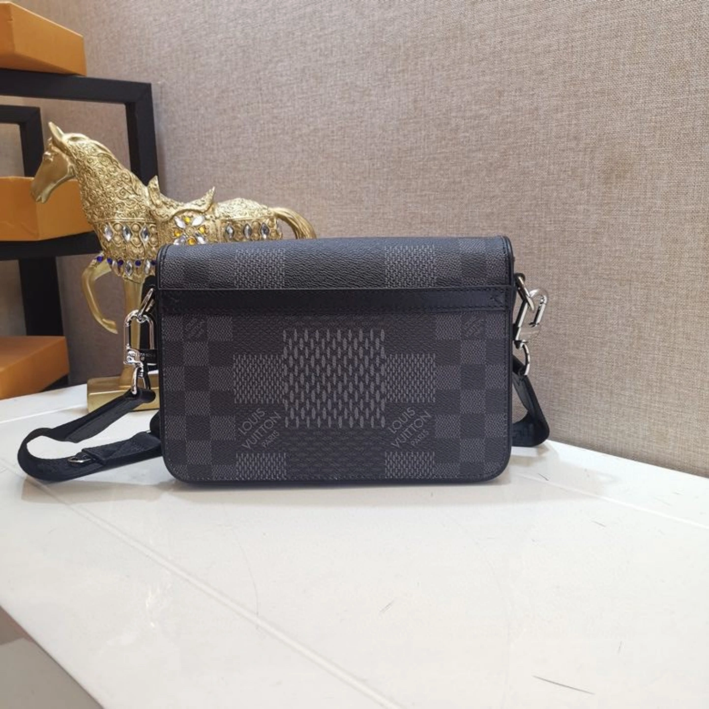 LV Messenger Bags Yinxue