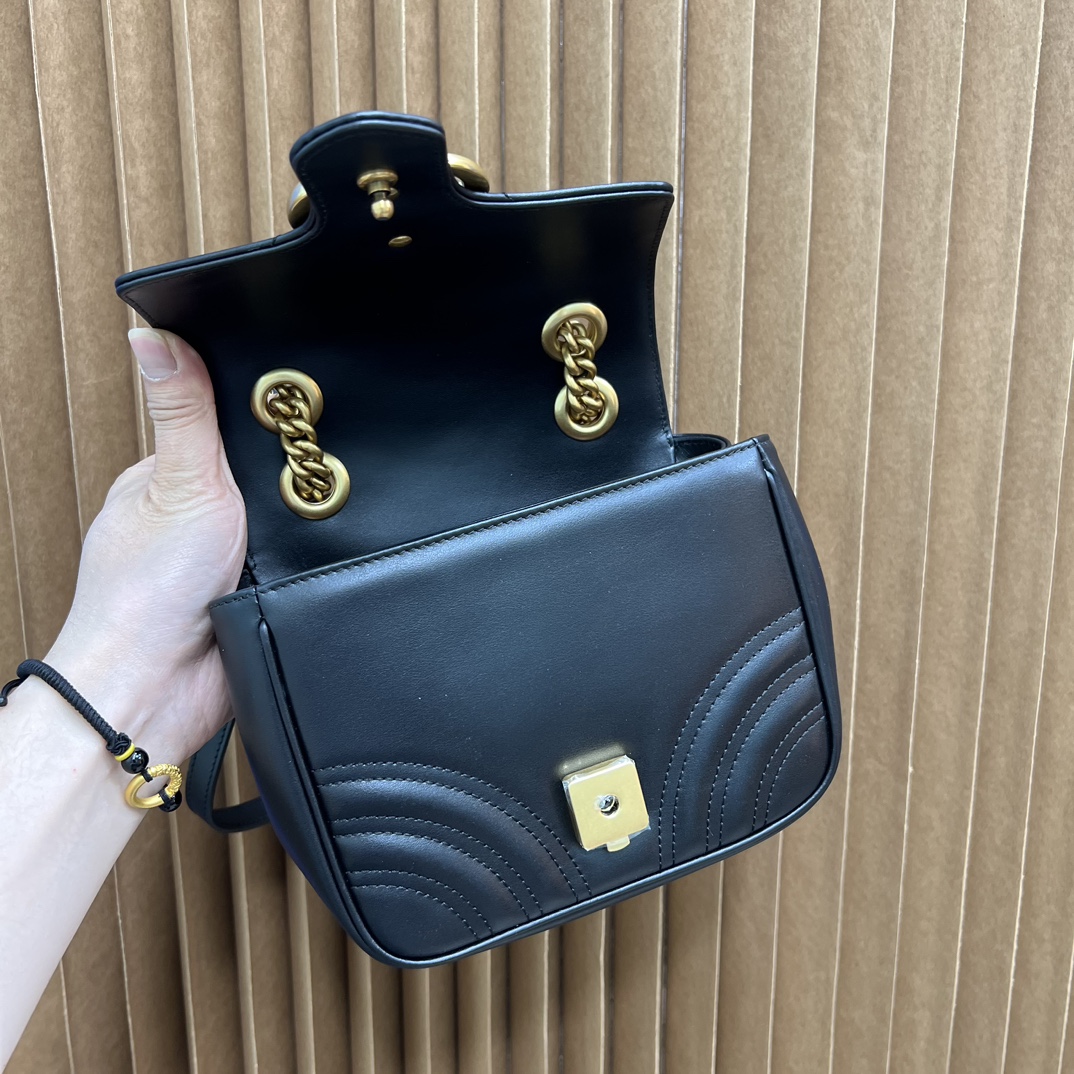 Pre-Owned Gucci GG Marmont Chain Shoulder Bag - Black Chevron Leather, Vintage Gold Hardware