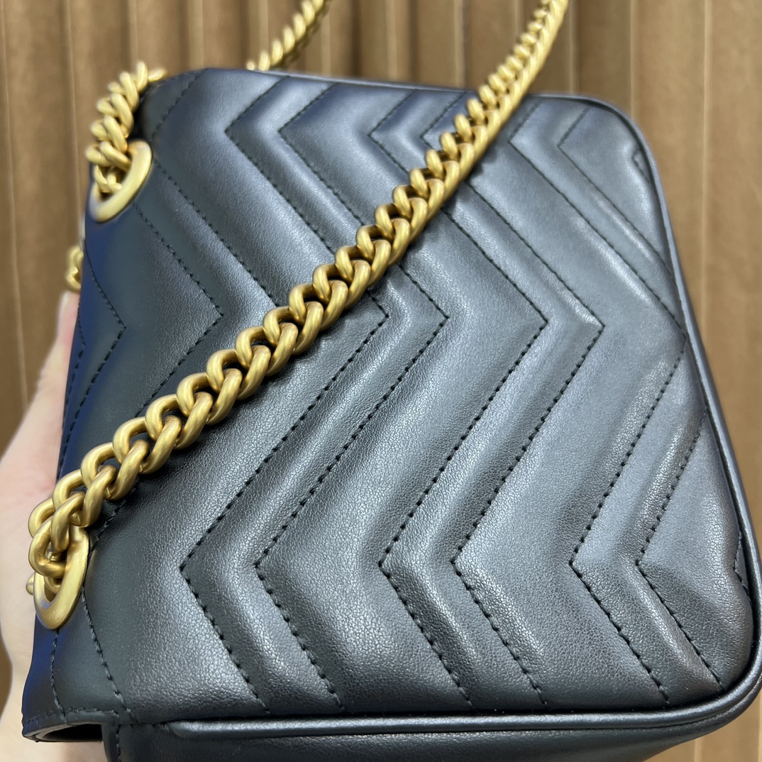 Pre-Owned Gucci GG Marmont Chain Shoulder Bag - Black Chevron Leather, Vintage Gold Hardware