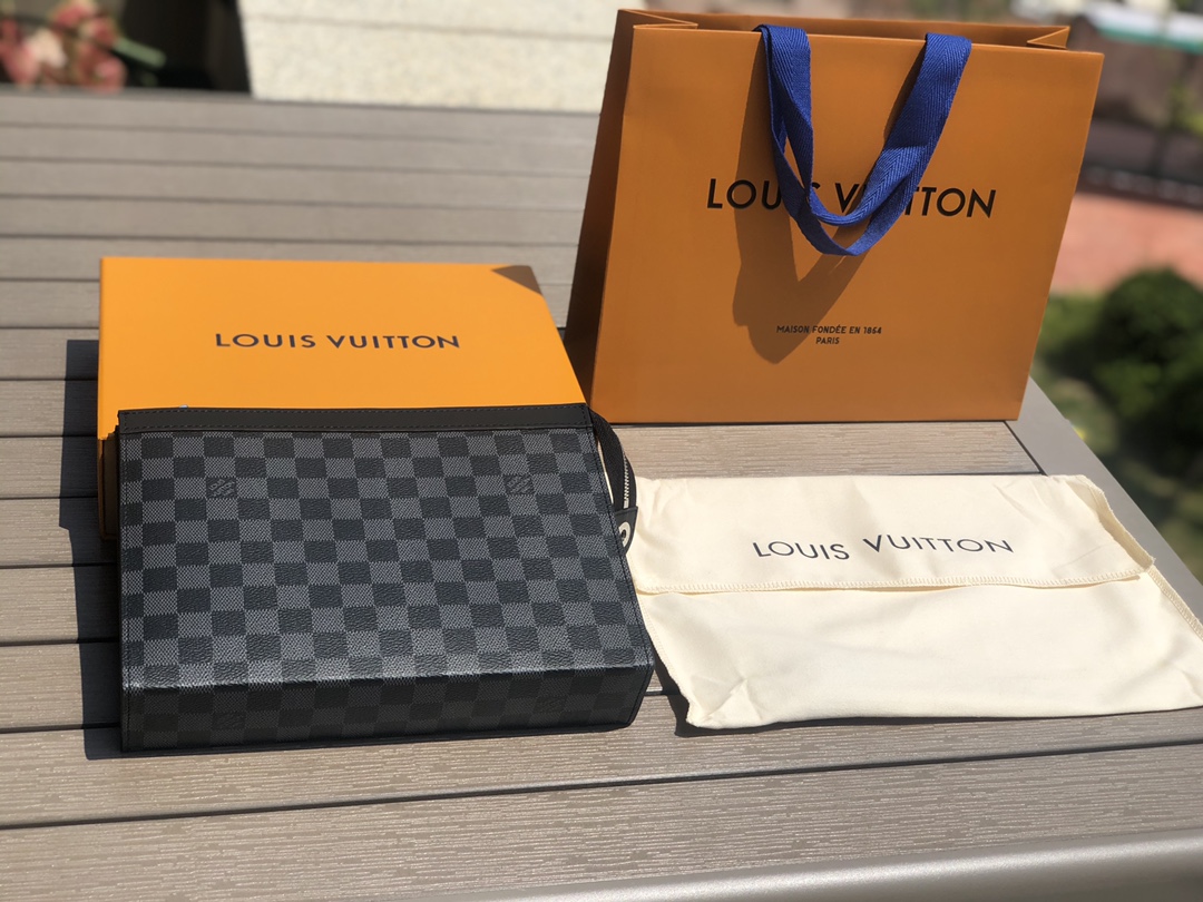 Pre-Owned LV Louis Vuitton Black Damier Graphite Pochette Voyage Clutch Bag - Medium Size