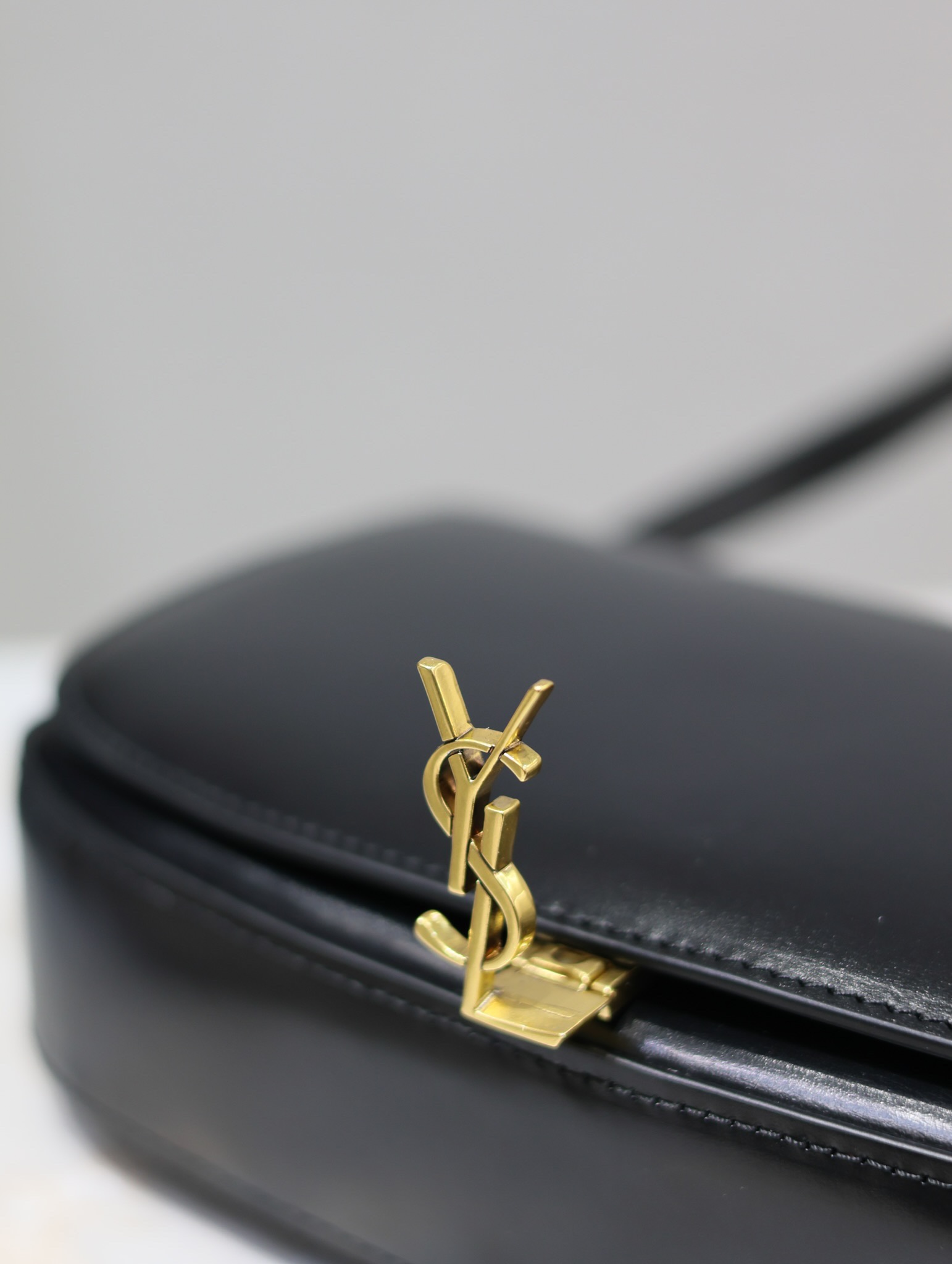 Pre-Owned YSL Crescent Black Leather Bag - Gold Hardware, Magnetic Closure