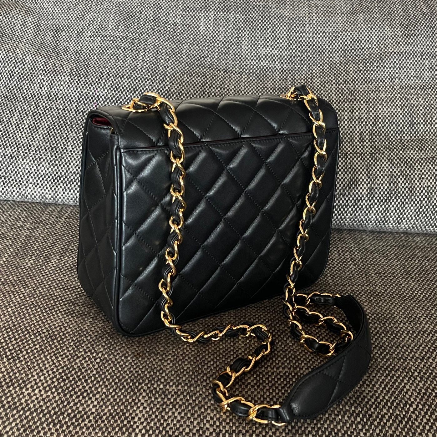 Pre-Owned Chanel Black Vintage Lambskin Leather Crossbody Bag with Gold Hardware