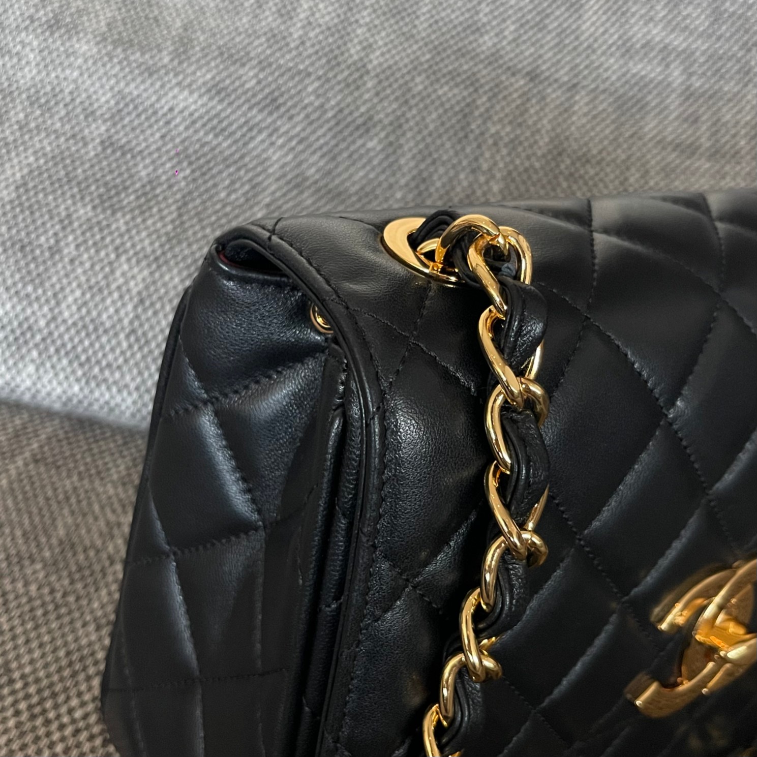 Pre-Owned Chanel Black Vintage Lambskin Leather Crossbody Bag with Gold Hardware