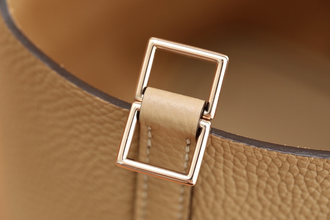 Pre-Owned Hermes Picotin Lock 18 Bag in Chai Clemence Leather - Gold-Plated Hardware, Timeless Design