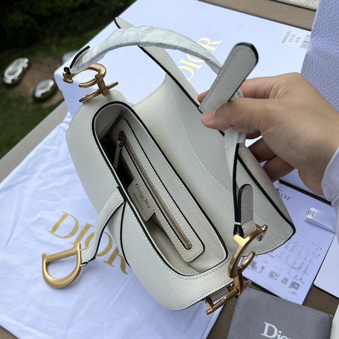 Pre-Owned Dior Saddle Bag in Black Grained Calfskin with Adjustable Strap