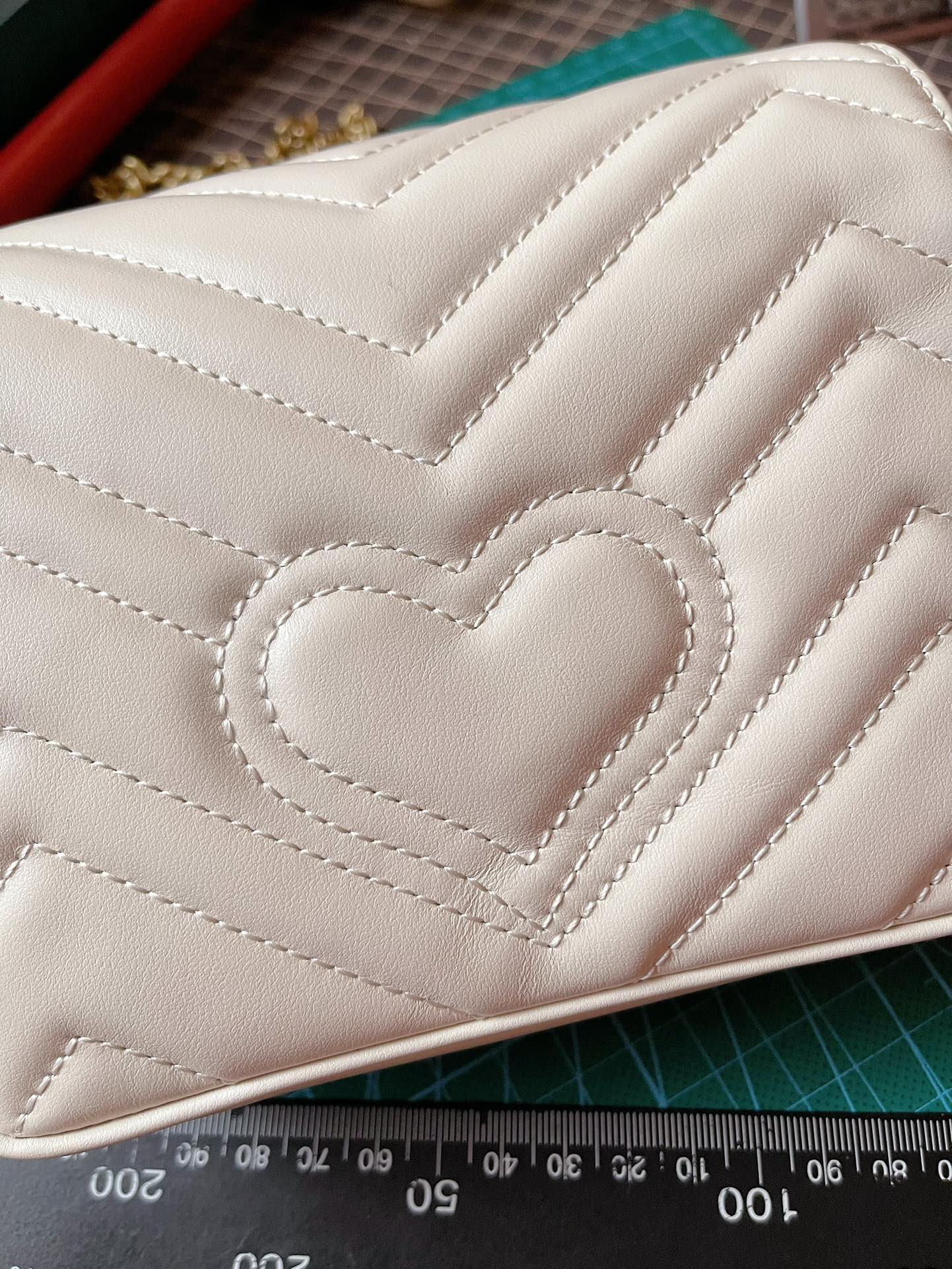 Pre-Owned Gucci GG Marmont Flap Leather Crossbody Bag in White - Excellent Condition