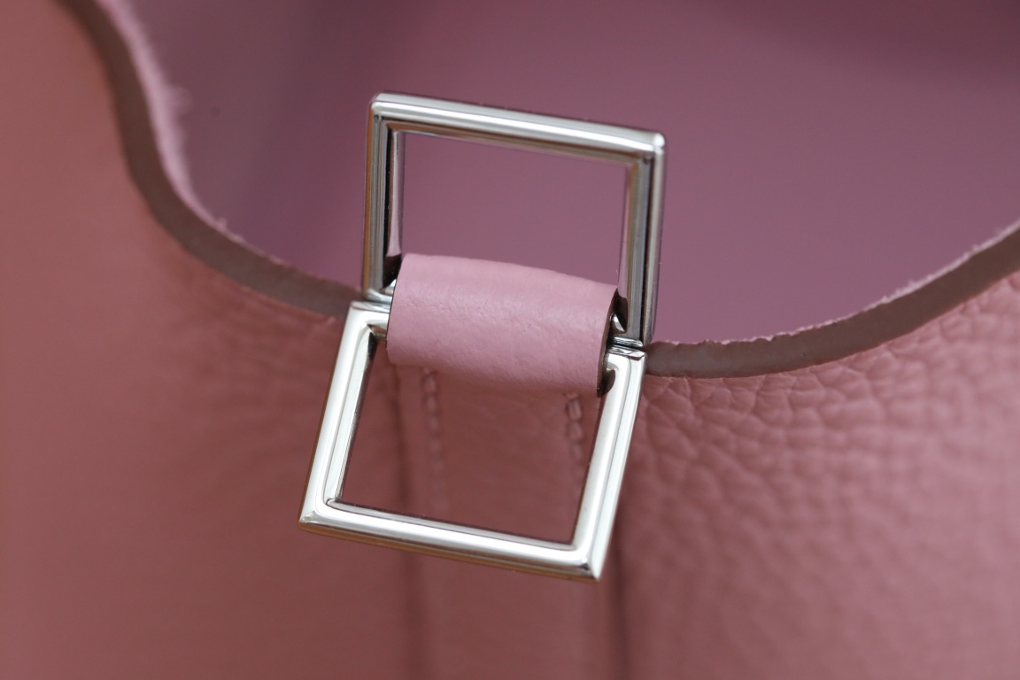Pre-Owned Hermes Picotin Lock 18 Bag - Light Purple, Timeless Design with Palladium Hardware