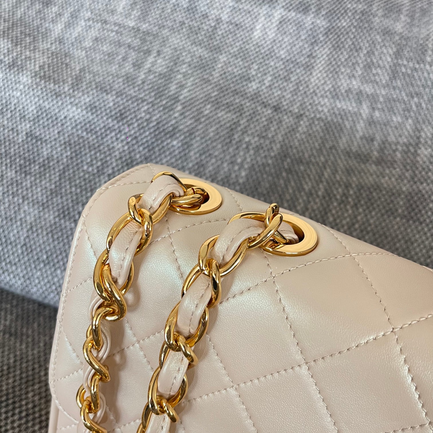 Pre-Owned Chanel Vintage White Gold CF17 Classic Flap Bag - Rare 24K Gold Hardware