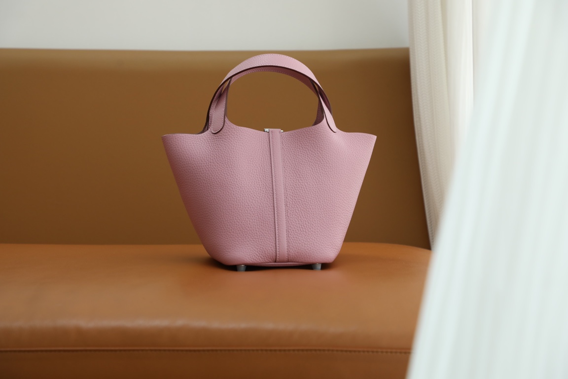 Pre-Owned Hermes Picotin Lock 18 Bag - Light Purple, Timeless Design with Palladium Hardware