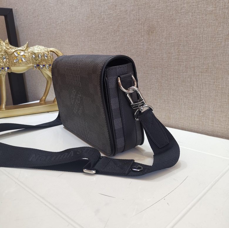 Pre-Owned Louis Vuitton Studio Messenger Bag - Graffiti 3D Canvas, Adjustable Strap