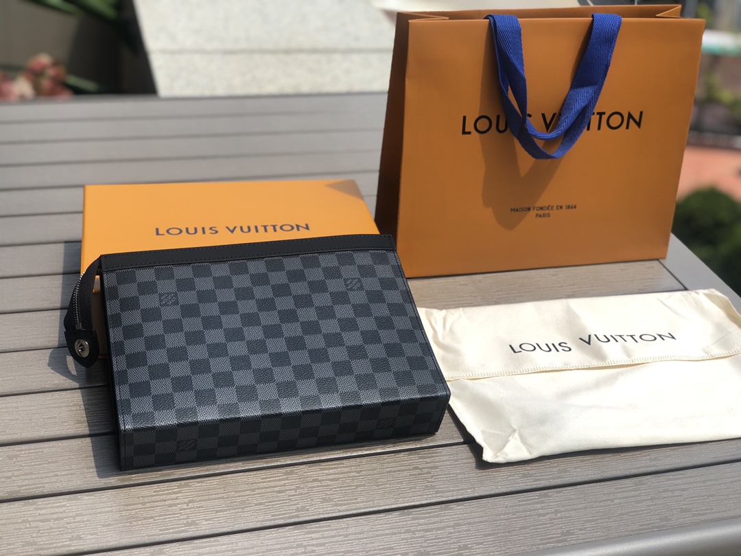 Pre-Owned LV Louis Vuitton Black Damier Graphite Pochette Voyage Clutch Bag - Medium Size