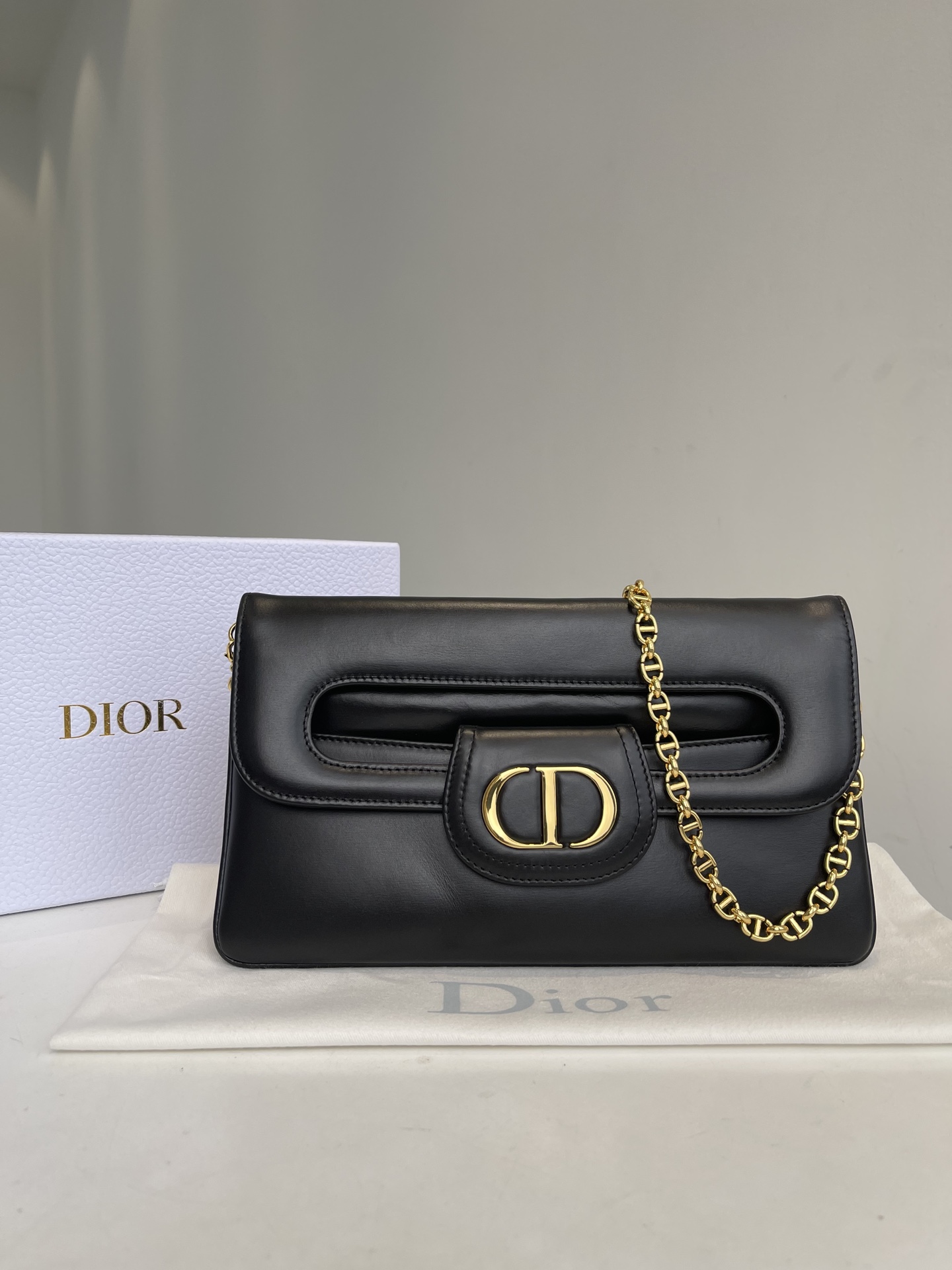Pre-Owned Dior 2023 Medium CD Magnetic Flap Shoulder Bag in Black