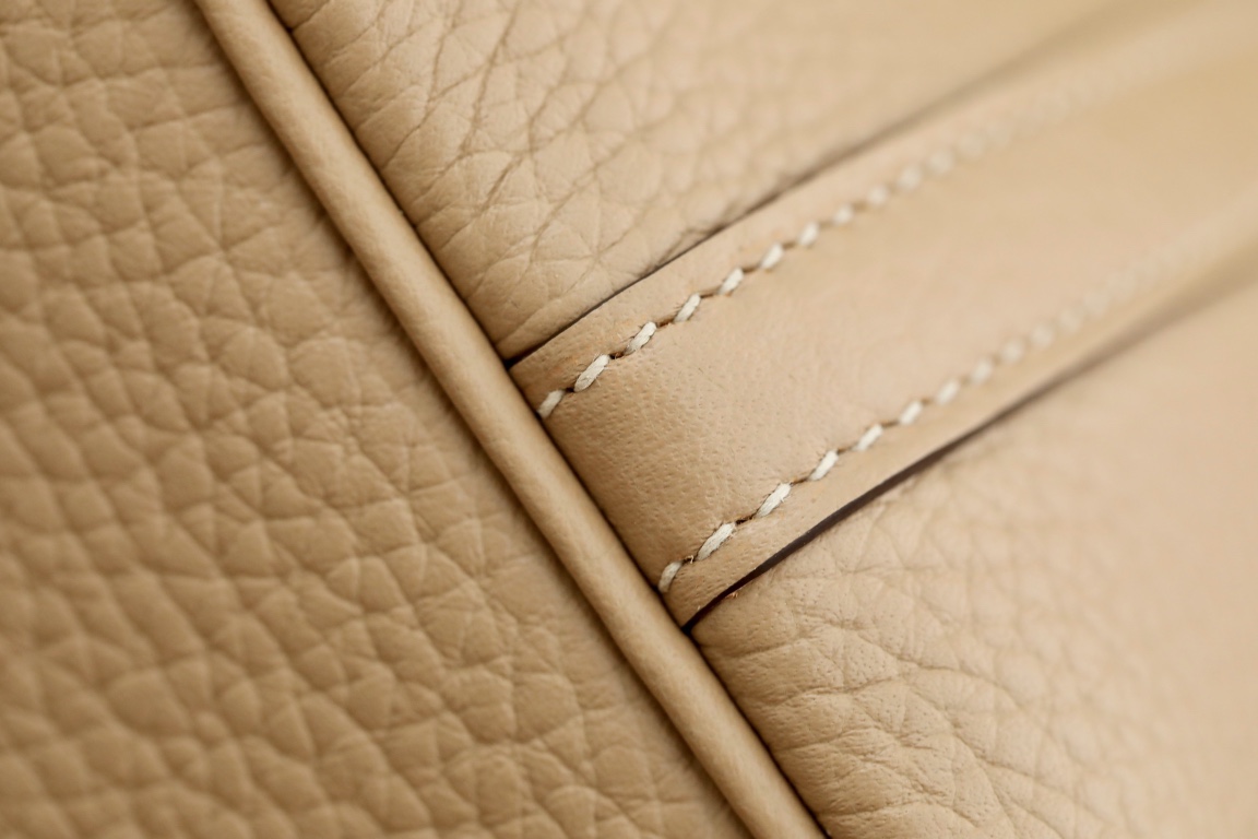Pre-Owned Hermes Picotin Lock 18 Bag in Chai Clemence Leather - Gold-Plated Hardware, Timeless Design