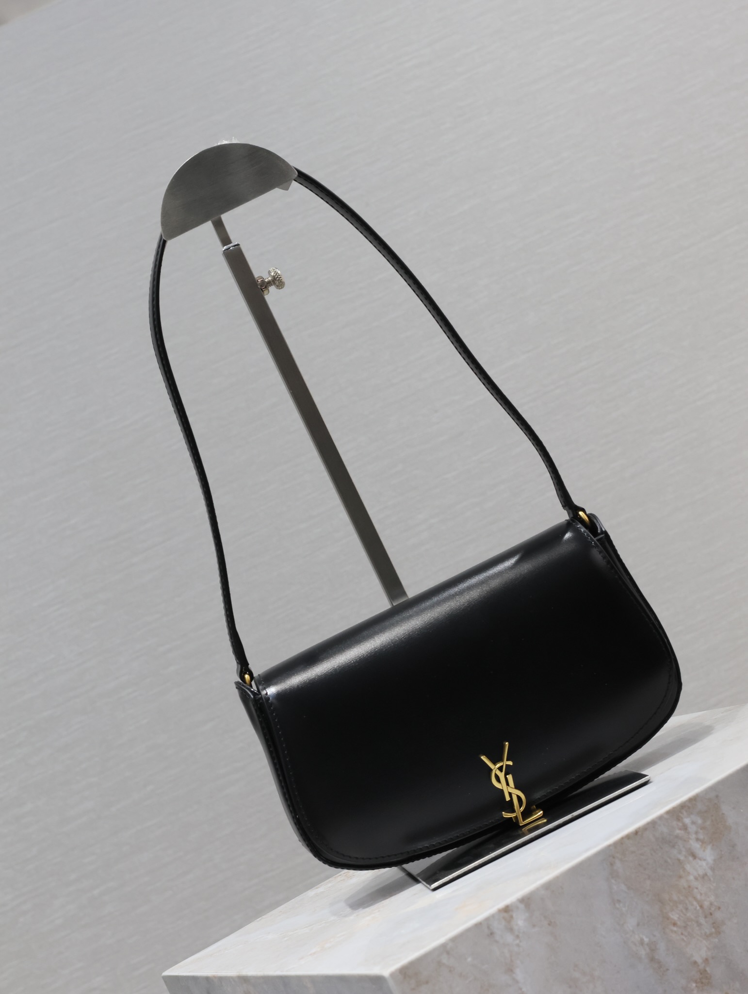 Pre-Owned YSL Crescent Black Leather Bag - Gold Hardware, Magnetic Closure