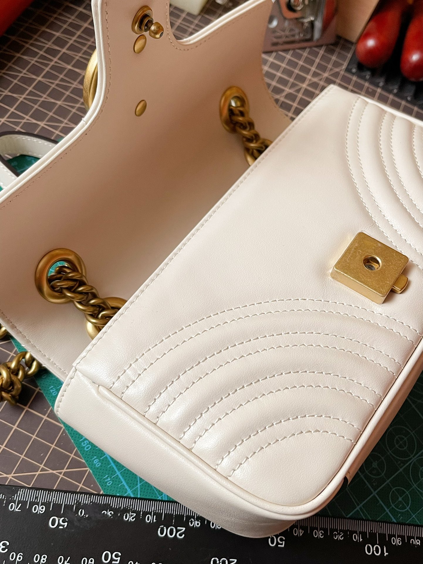 Pre-Owned Gucci GG Marmont Flap Leather Crossbody Bag in White - Excellent Condition
