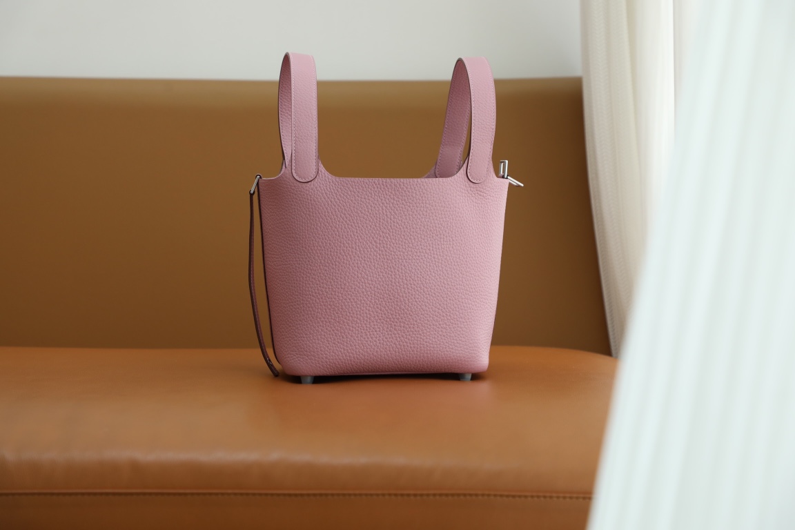 Pre-Owned Hermes Picotin Lock 18 Bag - Light Purple, Timeless Design with Palladium Hardware
