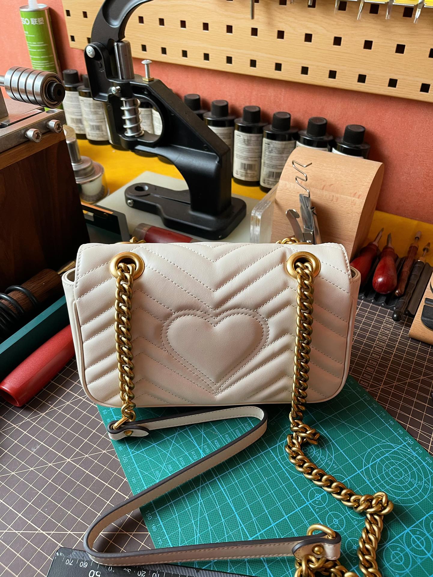 Pre-Owned Gucci GG Marmont Flap Leather Crossbody Bag in White - Excellent Condition