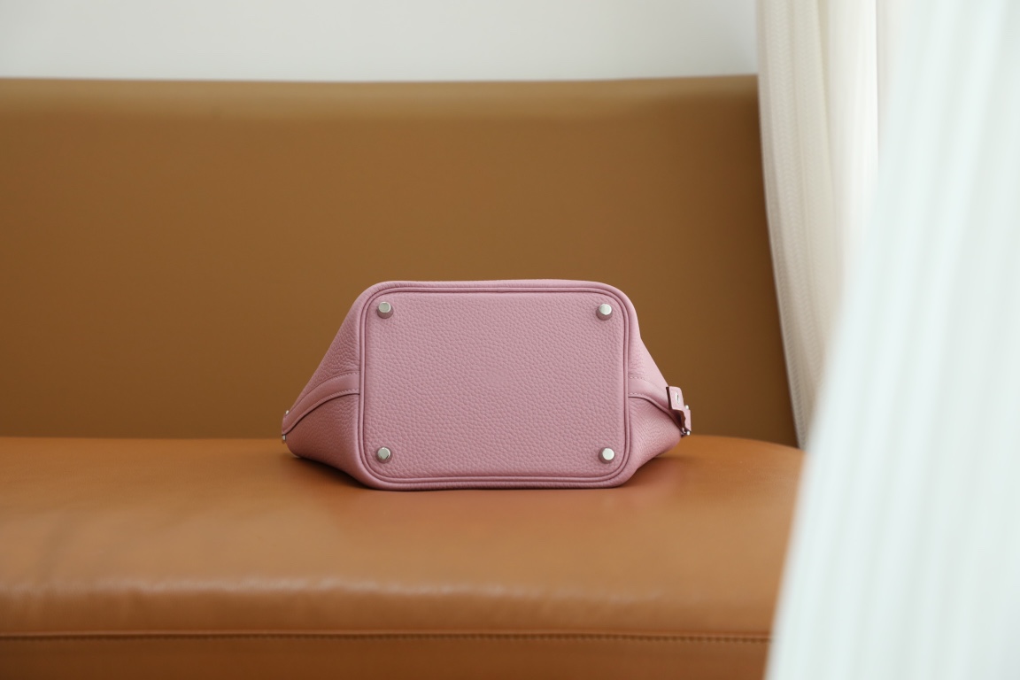 Pre-Owned Hermes Picotin Lock 18 Bag - Light Purple, Timeless Design with Palladium Hardware